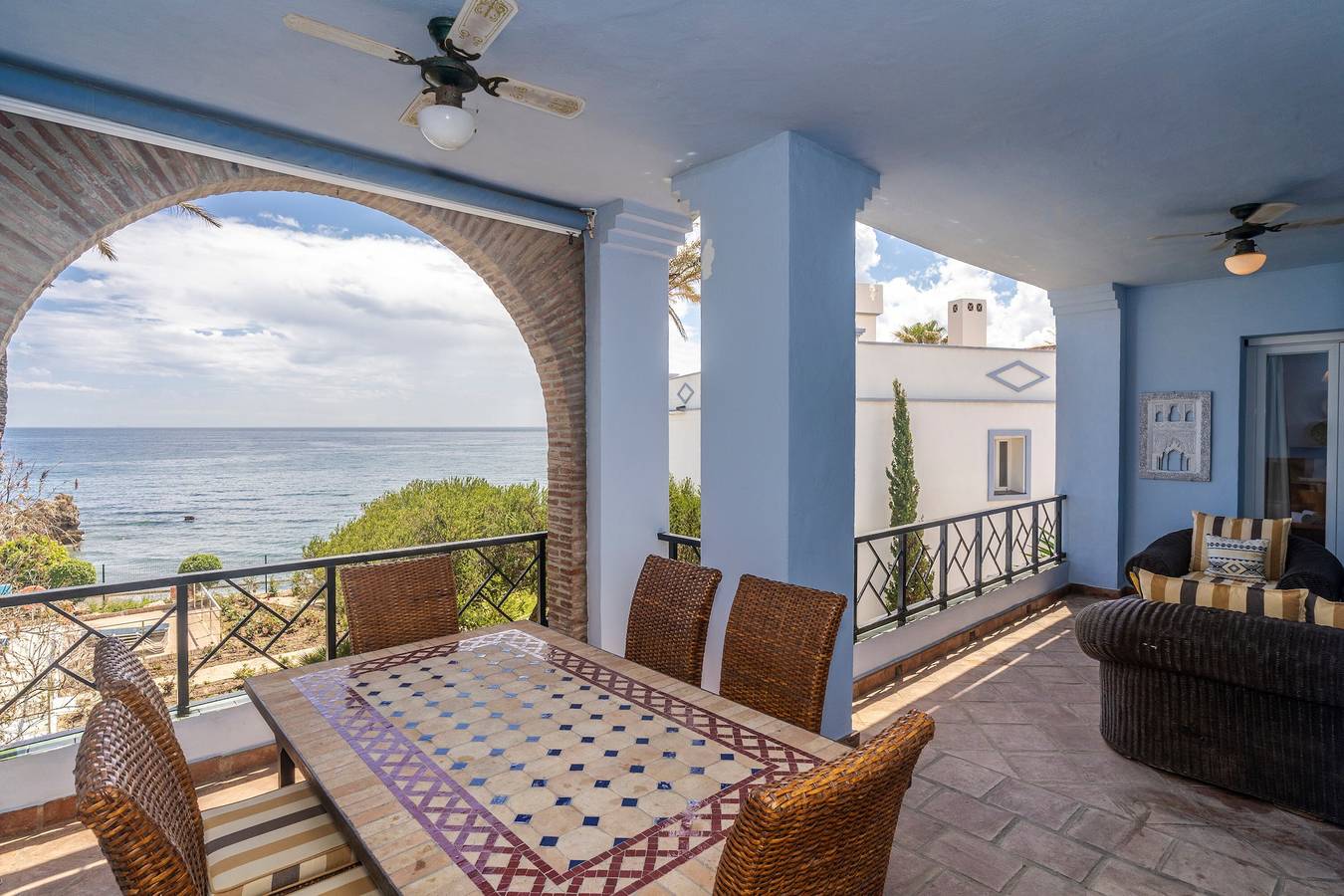 Appartement entier, Appartement 'Penthouse La Perla De Marrakech 1' avec vue sur mer, Wi-Fi et climatisation in Casares Costa, Casares
