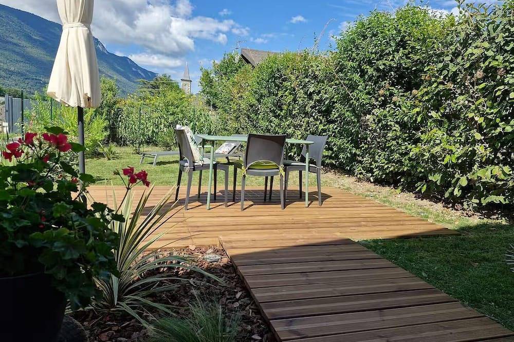 Le Clos Des Dijouds - Garden side in La Motte-Servolex, Chambéry region