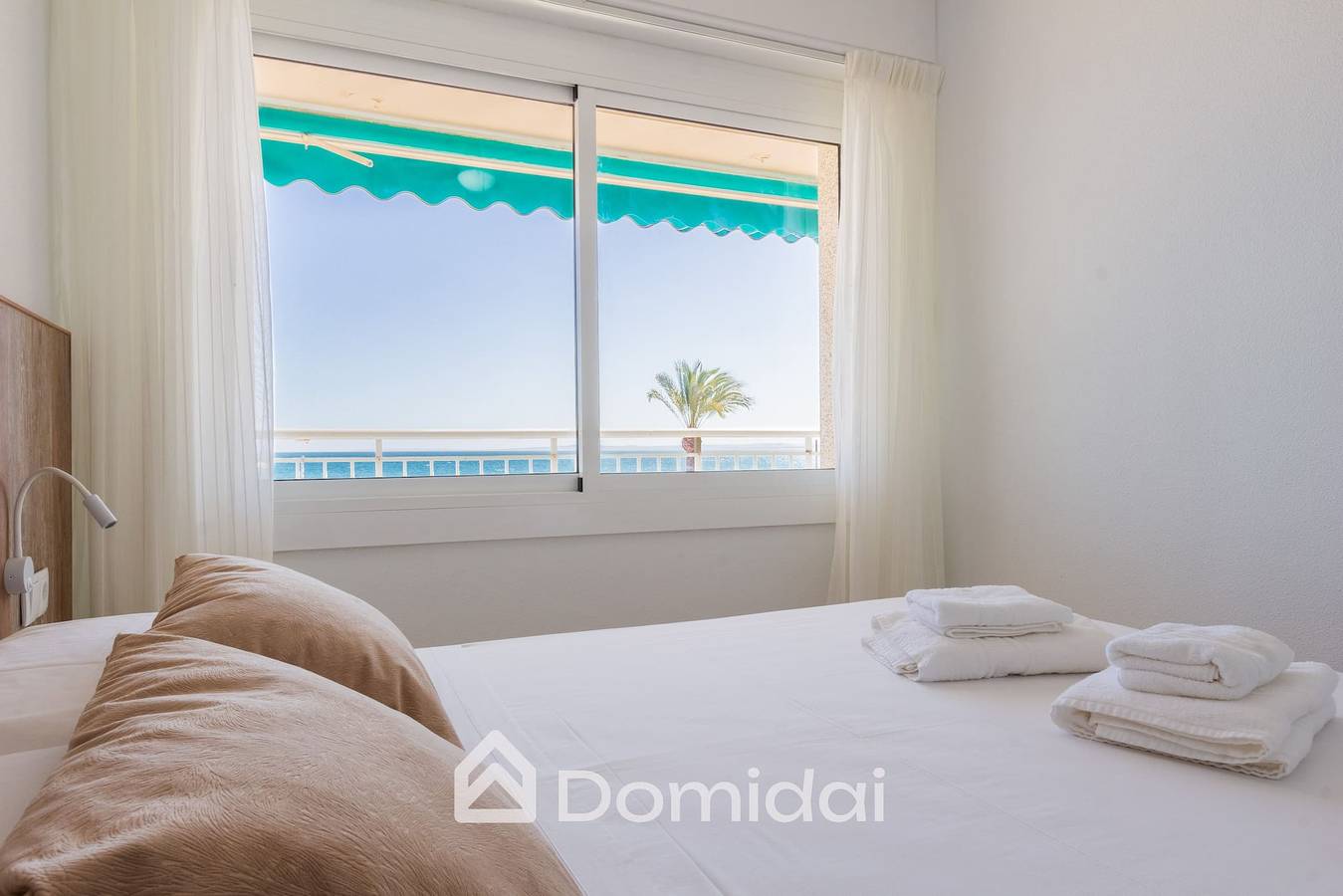 Hel lejlighed, Primera línea de playa ideal para teletrabajo  in Santiago Bernabeu, Santa Pola