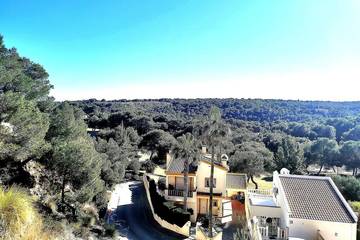 Casa rústica para 4 personas, con jardín y piscina además de terraza y jacuzzi en Orihuela