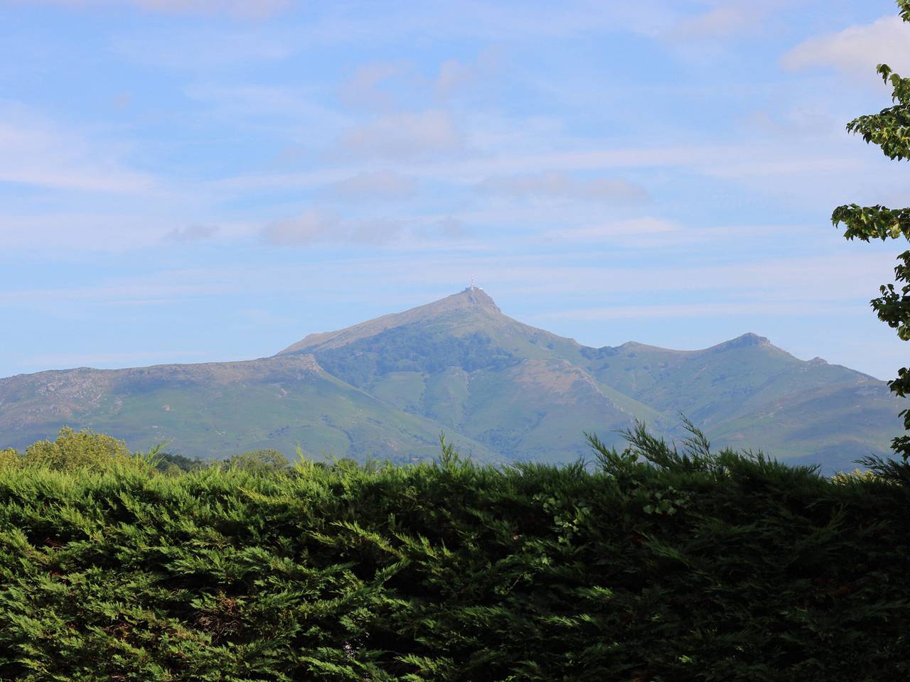 Somptueuse villa Basque avec vue sur la Rhune et grand jardin in Urrugne, Région de Bayonne