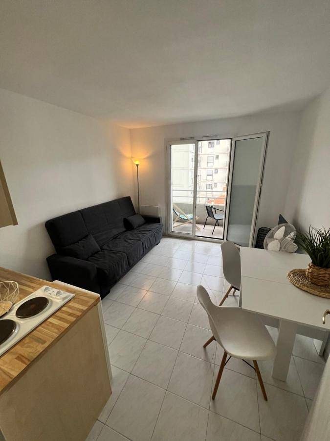 Gîte pour 2 personnes, avec terrasse dans Gare De Nice Riquier - 4