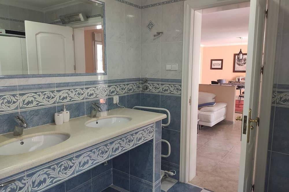 Villa with Private Pool in Alicante / Bbq / Fitnesscenter / Sauna in San Vicente del Raspeig, Costa Blanca