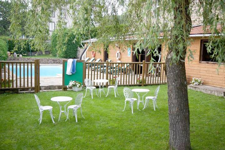 Hôtel pour 4 personnes, avec jardin, animaux acceptés dans La Courtine