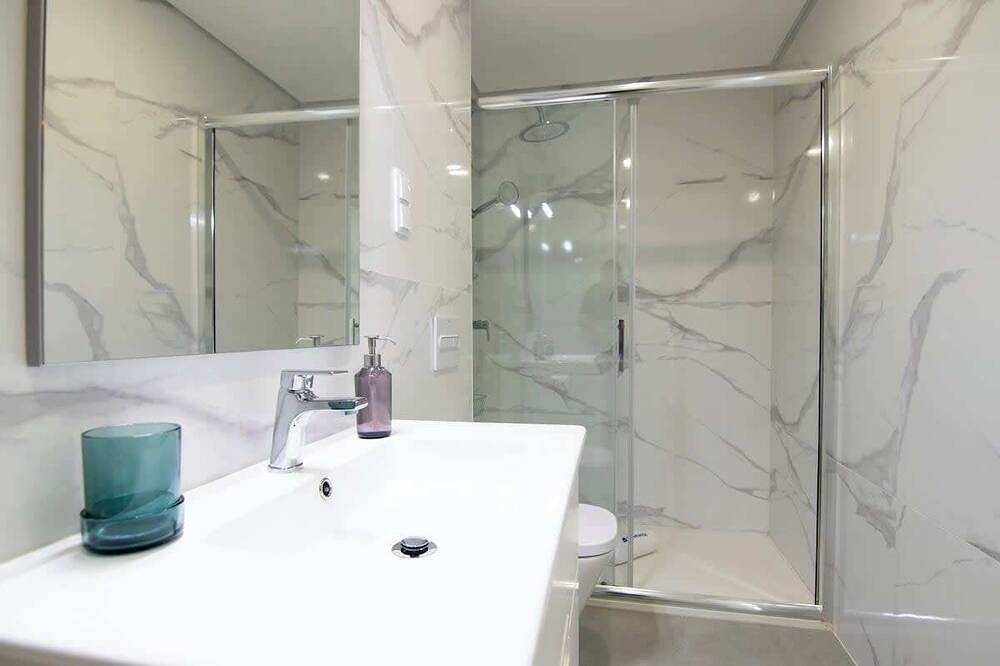 Geheel appartement, Beach View Flat w/ Balcony near Casino in Monte Gordo, Faro District