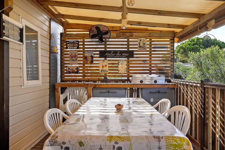 Bungalow 'Camping Siblu Mar Estang' avec vue sur la montagne, Wi-Fi et climatisation in Canet-en-Roussillon, Côte d'Améthyste