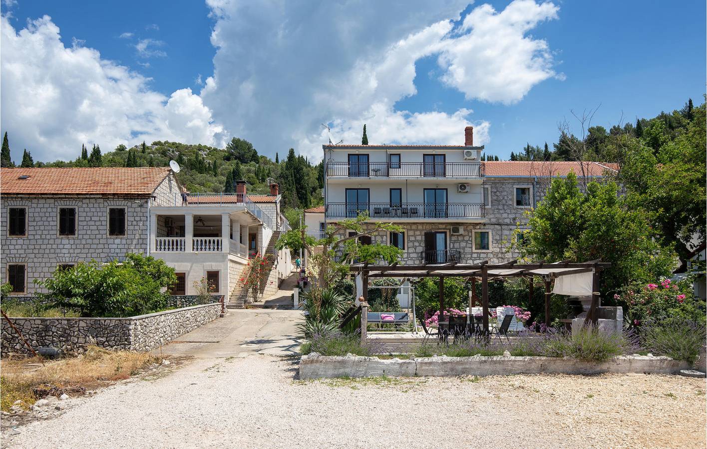 Ganze Ferienwohnung, Gemütliche 300 m zum Strand: Klimatisierte Wohnung mit Terrasse und Parkplatz in Blace, Dubrovnik-Neretva