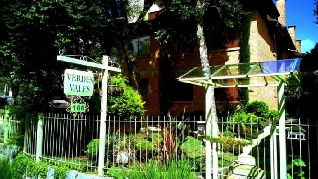 Ganze Wohnung, Apt im Herzen des Zentrums von gemütlichen Rasen mit Heizung, Wifi und Netflix in Gramado, Rio Grande do Sul