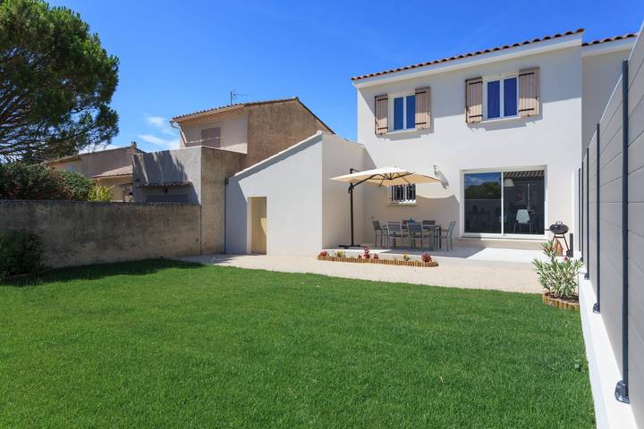 Location de vacances pour 6 personnes, avec jardin ainsi que terrasse et piscine, animaux acceptés à L'Isle-sur-la-Sorgue - 2