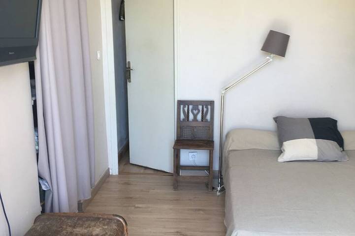 Town house. Large wooden terrace. Enclosed garden with century-old trees. in Toulon, Mittelmeerküste (Frankreich)