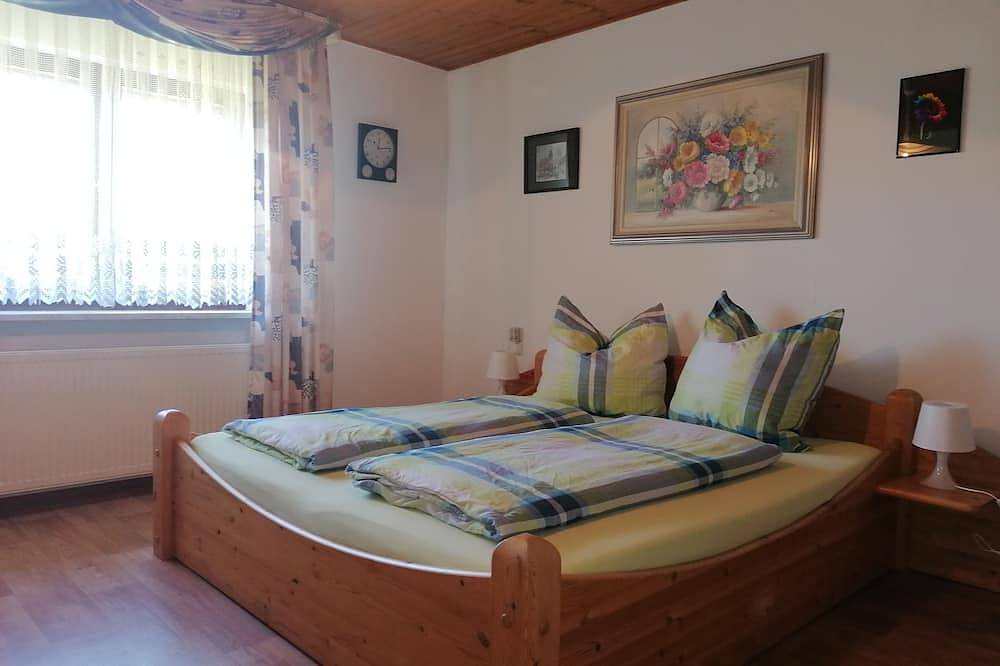 Ganze Wohnung, Neue 120 qm große Ferienwohnung + Terrasse,  nur 5 Minuten von 91541 Rothenburg in Gebsattel, Taubertal
