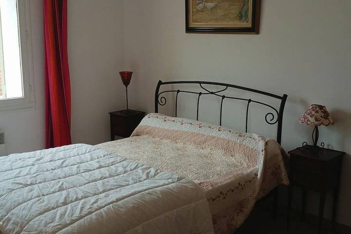 Location de vacances pour 4 personnes, avec terrasse à La Verdière - 2