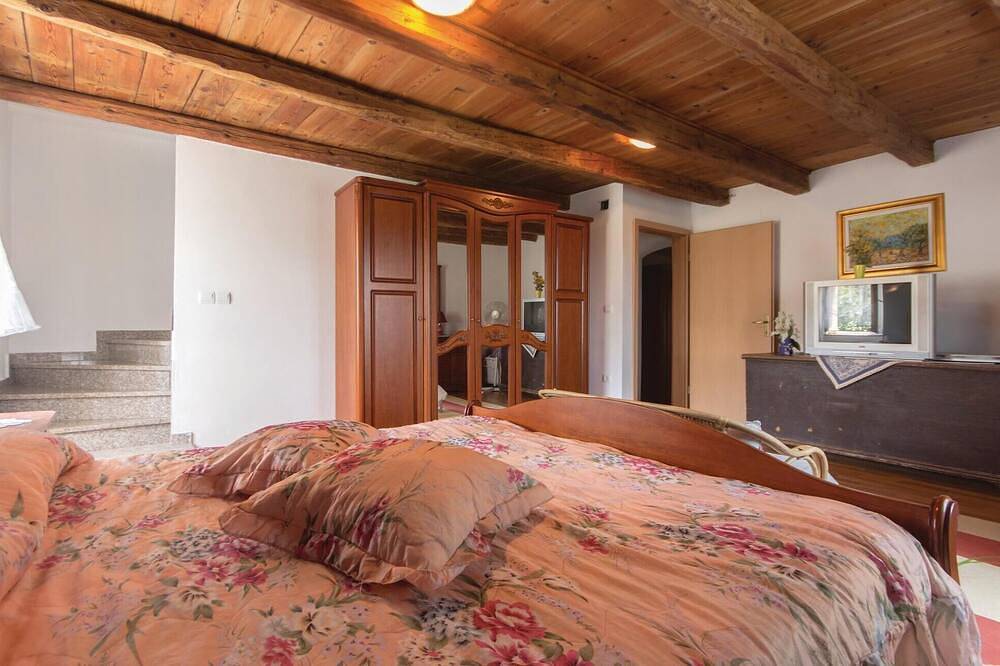 Gezellig huis met 4 slaapkamers in. in Marčana, Zuidkust Istrië