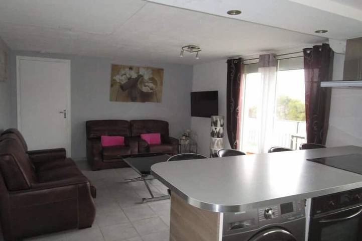 Entire apartment, Rez-de-villa Bellevue T3, 56 m², 3 km de Cassis in Carnoux-en-Provence, Mediterranean Coast (France)