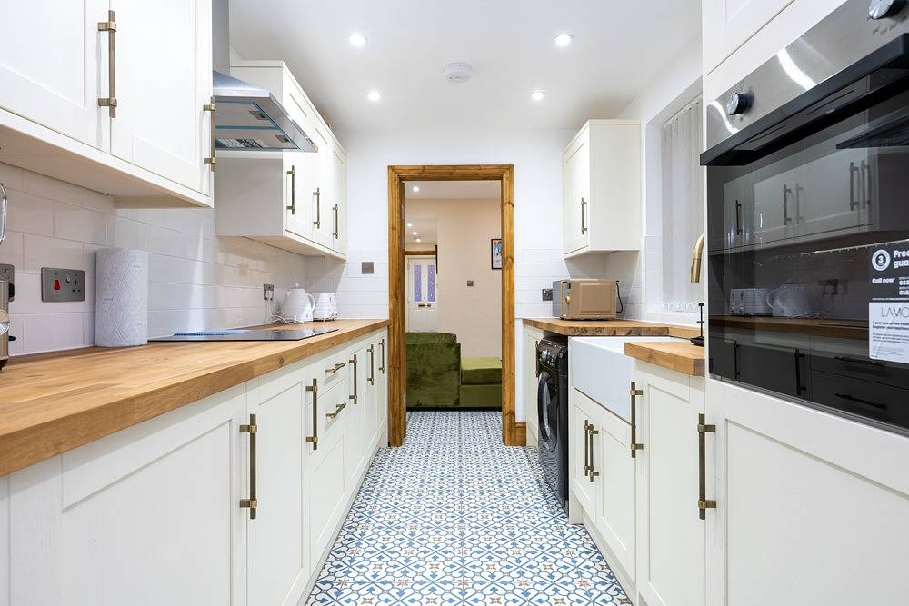 Tranquil Stoke-on-Trent 4bed, 2 Bath, Parking in Stoke-on-Trent, Midlands