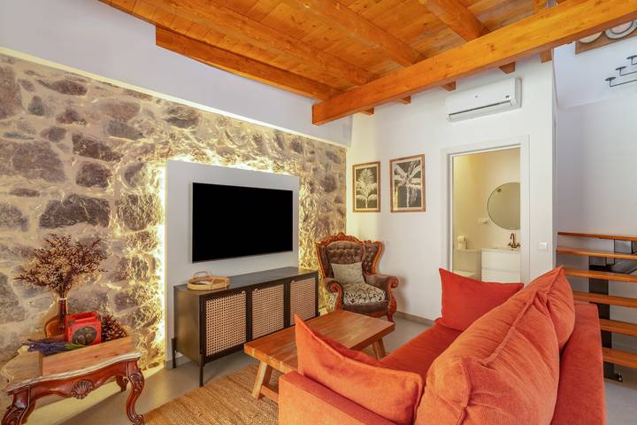 Casa Vacacional 'Jacam Suite' con Terraza Privada, Wi-Fi y Aire Acondicionado in San Bartolomé de Tirajana, Gran Canaria Sur