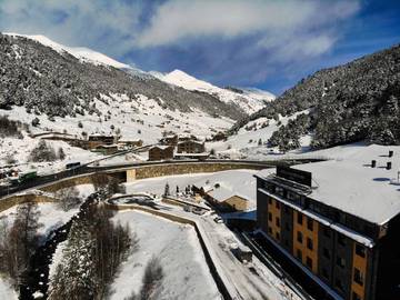 Hôtel pour 2 personnes, avec terrasse et jacuzzi ainsi que sauna et piscine dans Incles