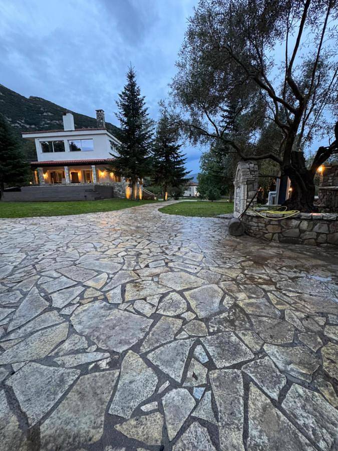 Chalet para 12 personas, con piscina además de vistas y jardín, Se admiten mascotas en Arcadia