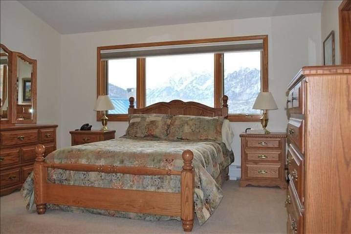 Vacation rental for 10 people, with yard and balcony in Purgatory