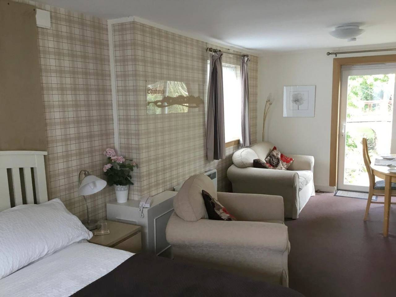 Double Room in Edinburgh, Edinburgh and Lothian