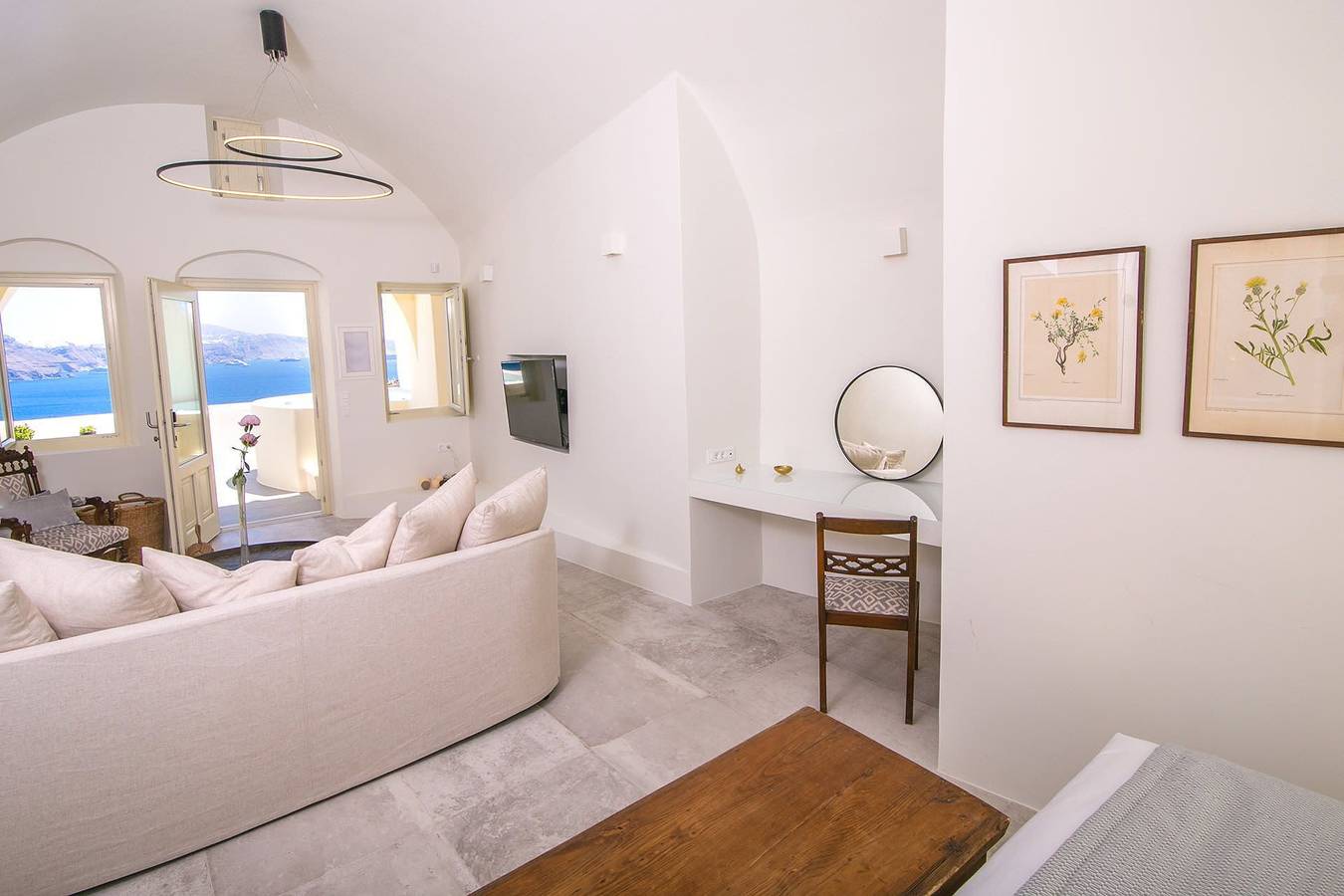 Aloy Suite in Ormos Ammoudiou, Oia