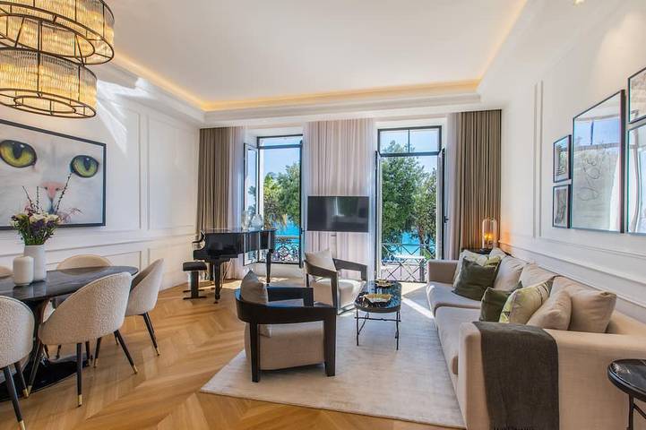 Gîte pour 8 personnes, avec balcon dans Opera De Nice