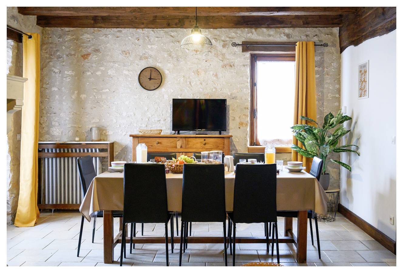 Cottage 'Le Cerisier' with shared garden and Wifi in Chenou, Seine-et-Marne