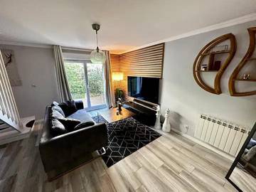 Gîte pour 4 personnes, avec piscine et jardin à Prévessin-Moëns