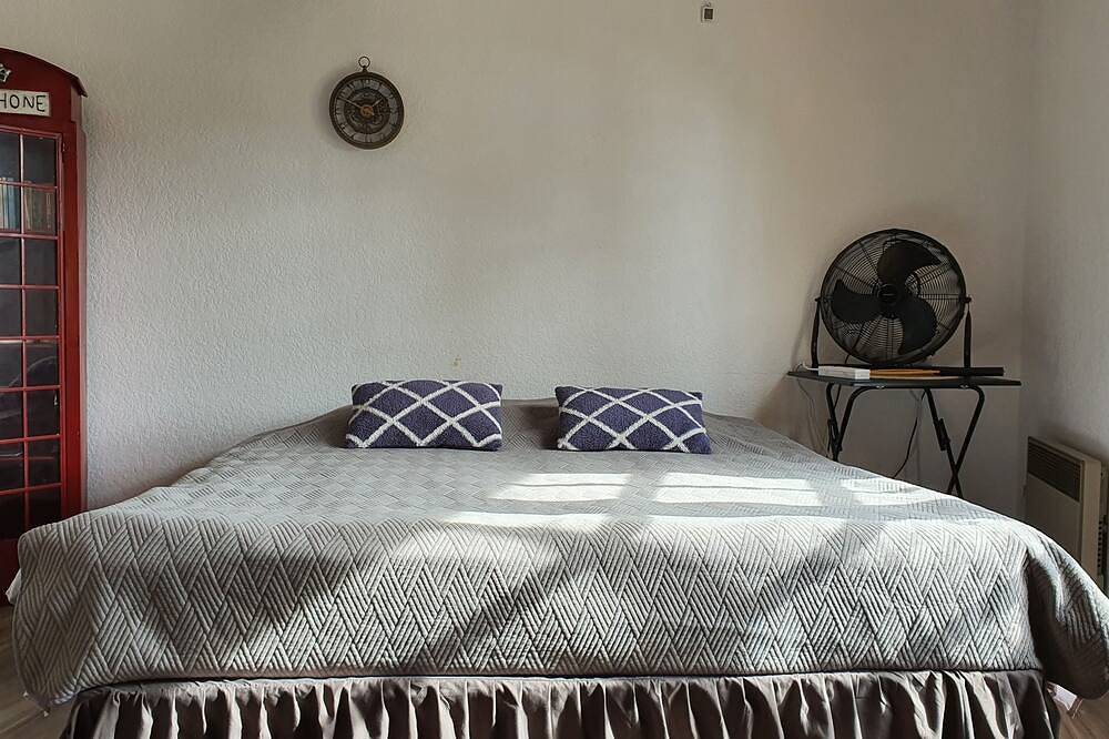 Exceptional setting surrounded by vineyards in a peaceful setting in Orange, Vaucluse