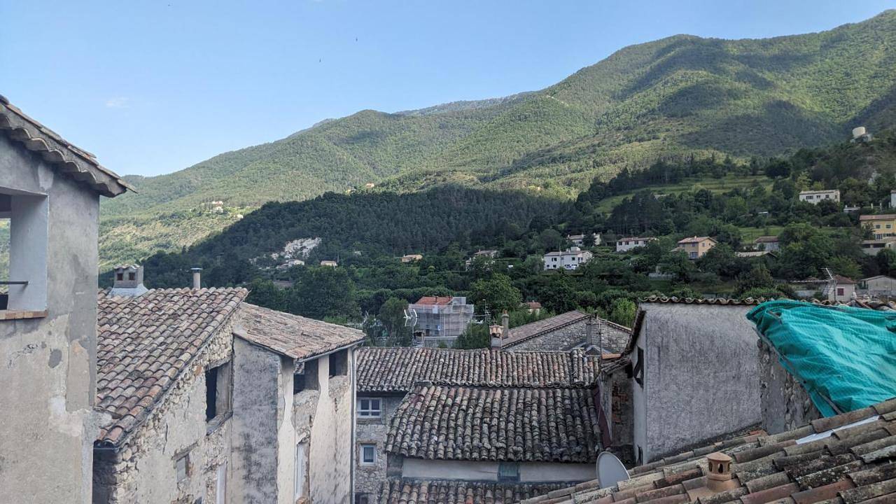 Chambre salle de bain privée,terrasse avec vue in Entrevaux, Région Castellane