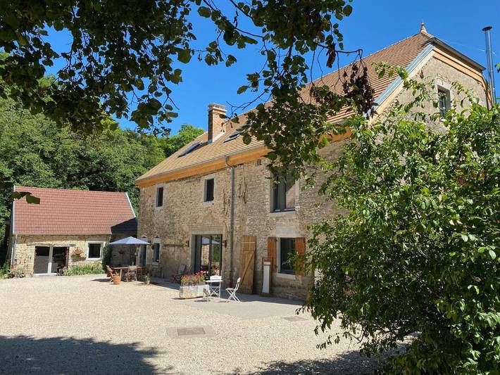 Location de vacances pour 2 personnes, avec Terrasse et Jardin à Fretigney-et-Velloreille