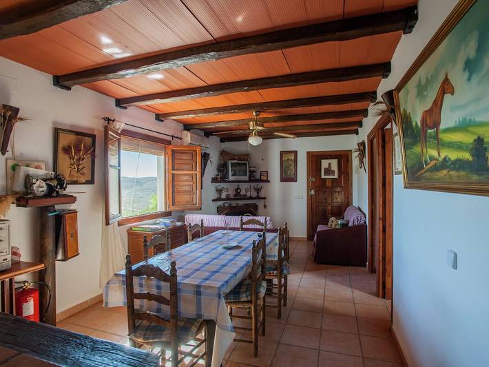 Location de vacances pour 4 personnes, avec piscine ainsi que terrasse et jardin, adapté aux familles à Antequera - 2