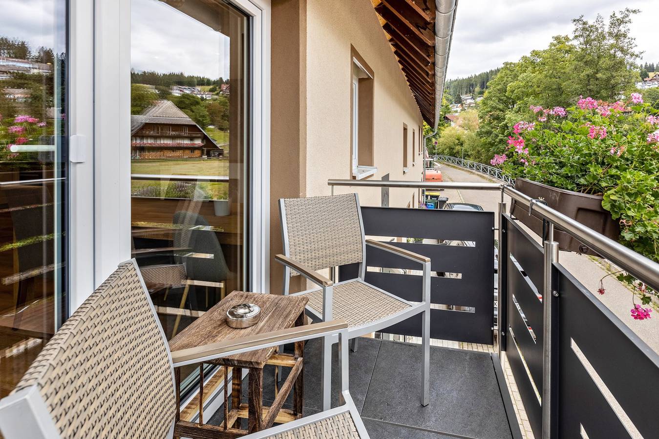 Ganze Wohnung, Ferienwohnung 'Maisonette' mit Bergblick, Balkon und Wi-Fi in Lenzkirch, Südschwarzwald