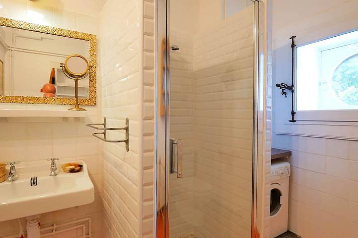 Apartamento entero, Apartment 1 in a 2-star-rated writer's house in Sommières, Costa mediterránea (Francia)