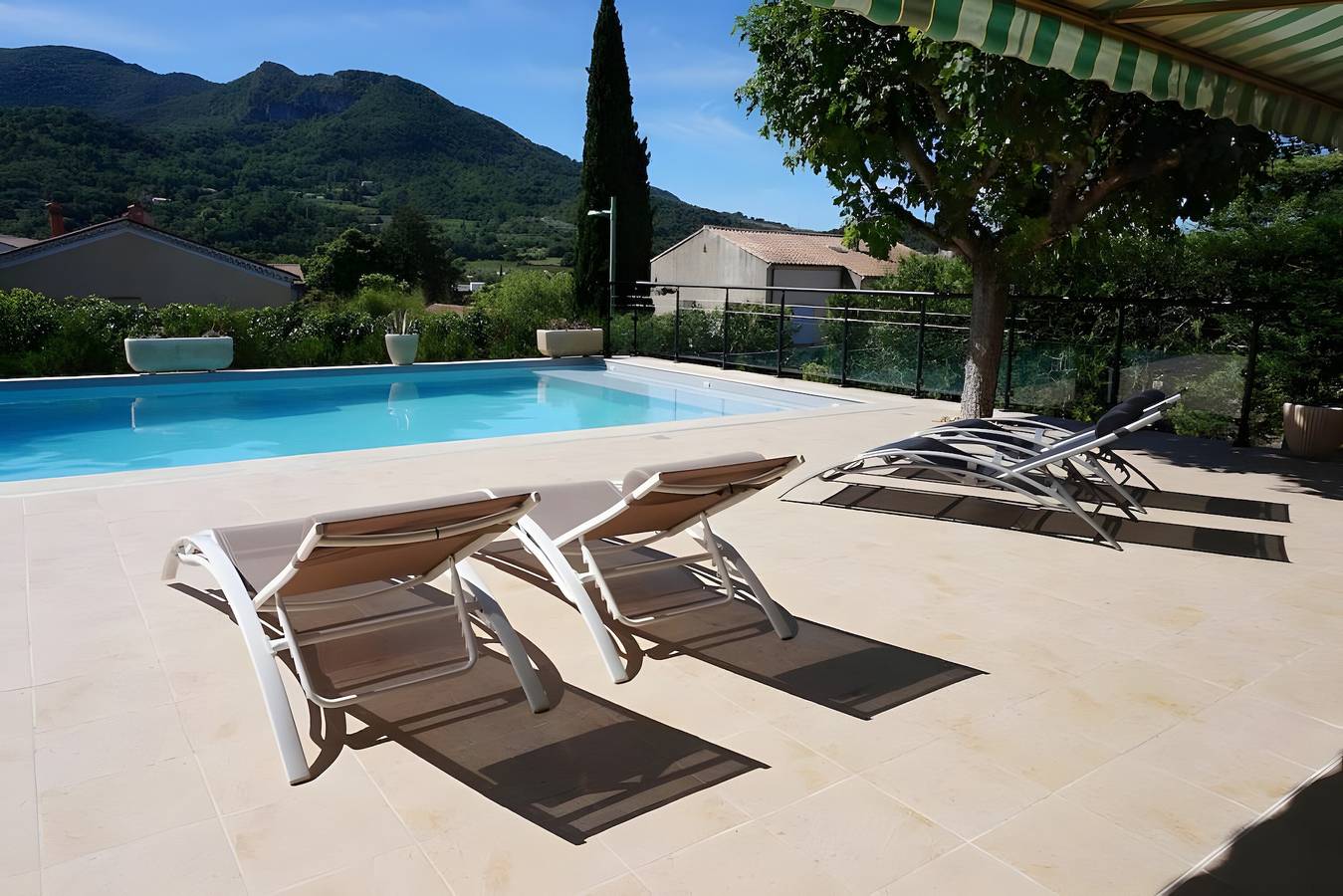 Holiday Home “La Villa D'antan” with Mountain View, Wi-Fi and Air Conditioning in Nyons, Nyons region