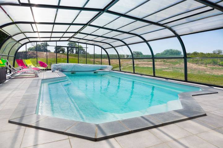 Gîte pour 4 personnes, avec terrasse ainsi que piscine et jardin à Pleudaniel - 2