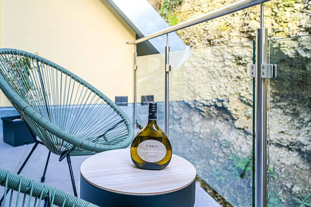 Ganze Wohnung, Moderne helle Ferienwohnung (80qm) mit Balkon in Zellingen, Fränkisches Weinland