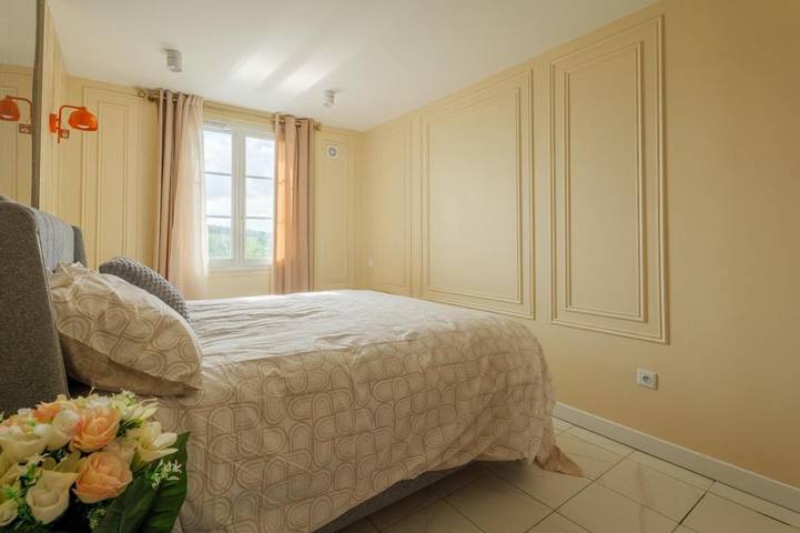 Location de vacances pour 11 personnes, avec terrasse et vue à Goussainville