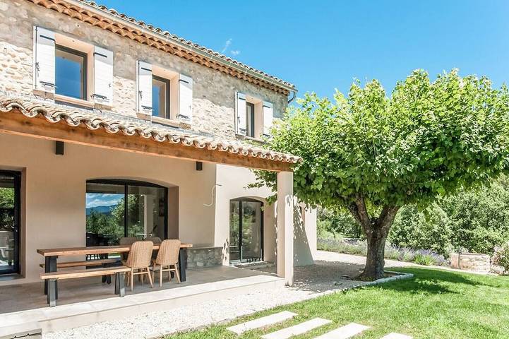 Holiday rental for 8 people, with pool and garden as well as terrace in Vaison-la-Romaine