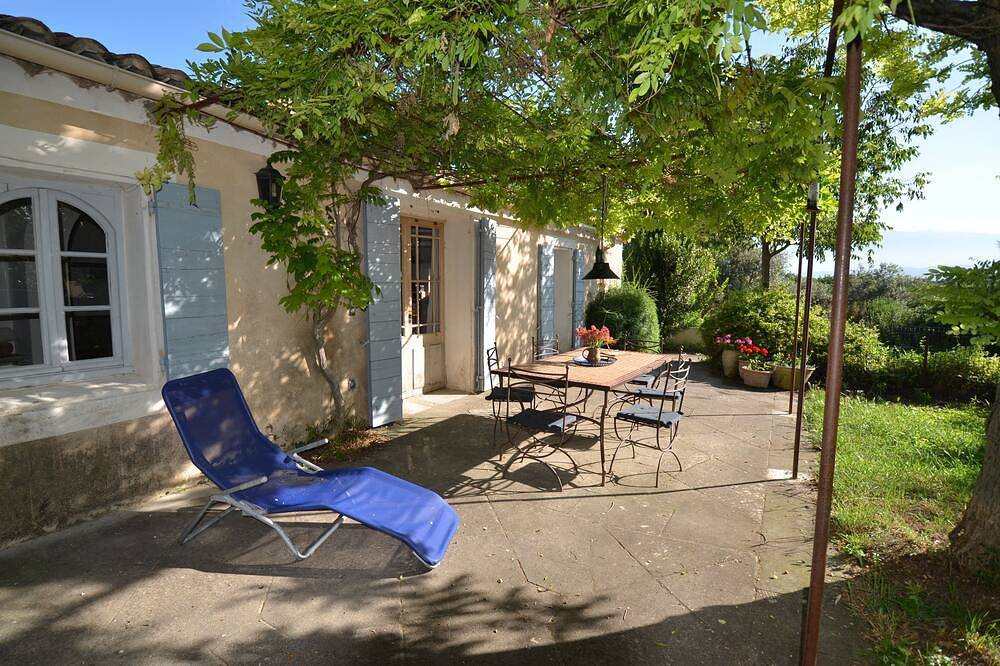 Appartement entier, Calme et Espace face au Mont Ventoux avec jardin et piscine privée. in Mazan, Parc naturel régional du Mont-Ventoux
