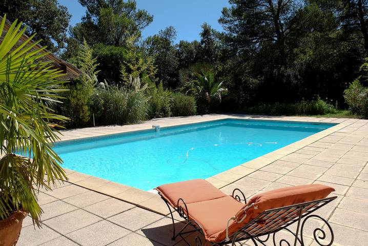 Gîte pour 6 personnes, avec terrasse ainsi que piscine et jardin à Solliès-Toucas - 2