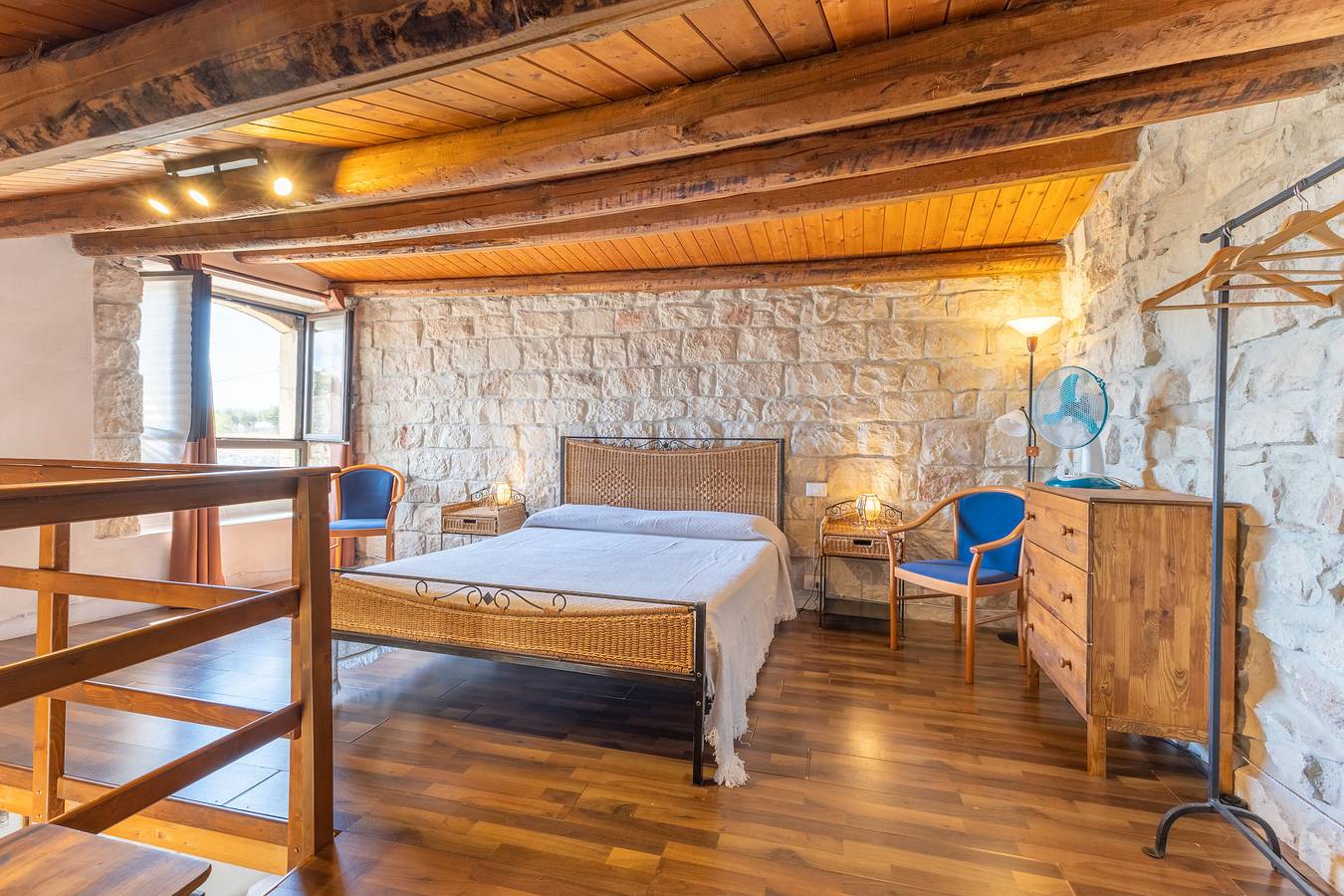 Appartement entier, Appartement 'Soppalcato In Villa' avec piscine partagée, Wi-Fi et climatisation in Modica, Province de Ragusa