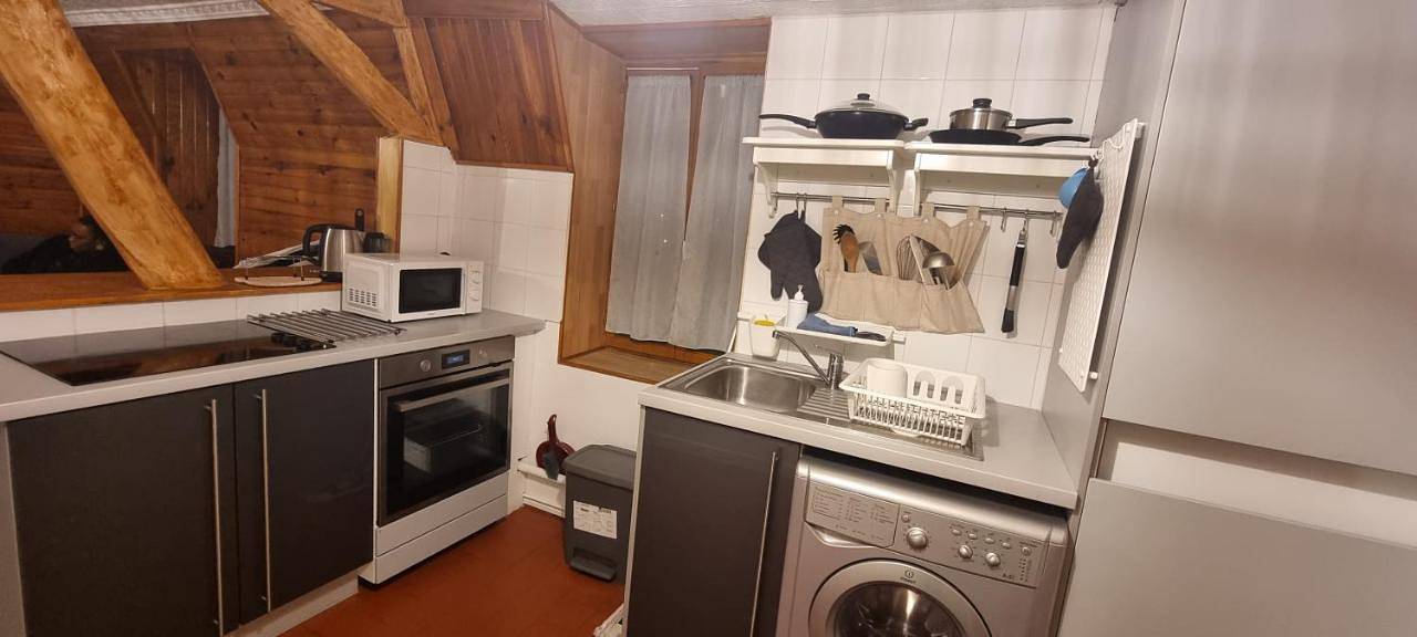 Appartement de vacances entier, Apartment With Shared Bathroom in Montataire, Oise