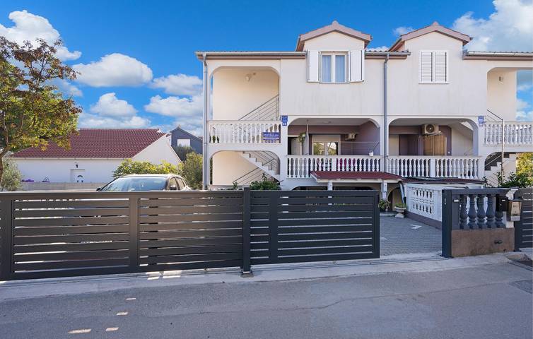 Ferienwohnung für 4 Personen, mit Terrasse in Vodice