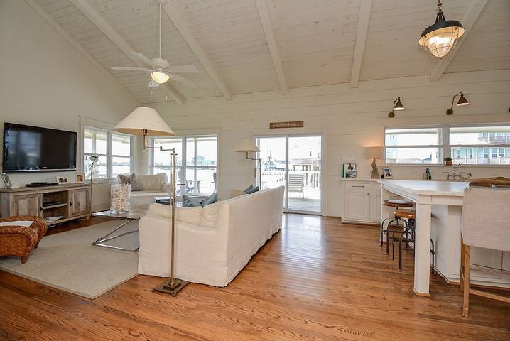 Vacation rental for 8 people, with yard and pool as well as balcony in Jamaica Beach