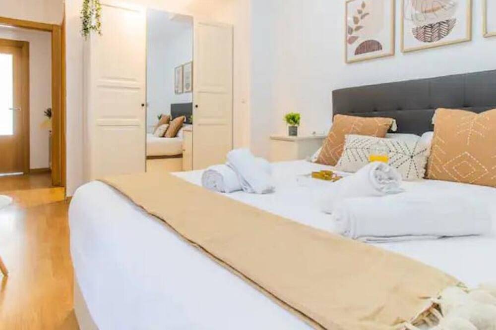 Entire apartment, Penthouse Pyrinees Terrace Parking & Storage in Sabiñánigo, Spanish Pyrenees