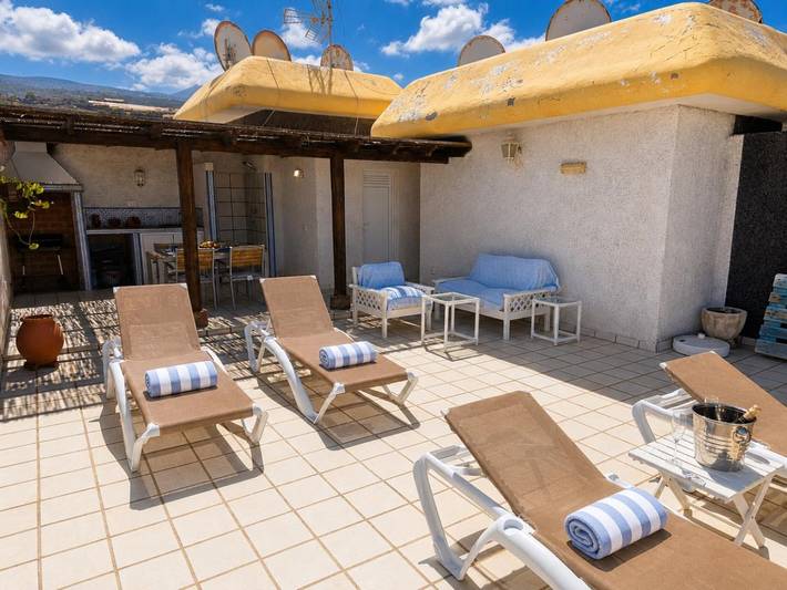 Apartamento entero, Apartamento con terraza y vista al mar en Playa de la Arena in Cueva del Polvo, Guía de Isora