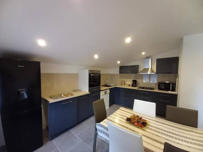 Location de vacances pour 6 personnes, avec jardin ainsi que vue et piscine, animaux acceptés à Solliès-Ville - 4