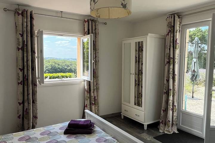 Location de vacances pour 4 personnes, avec piscine ainsi que terrasse et jardin à Tamniès - 3