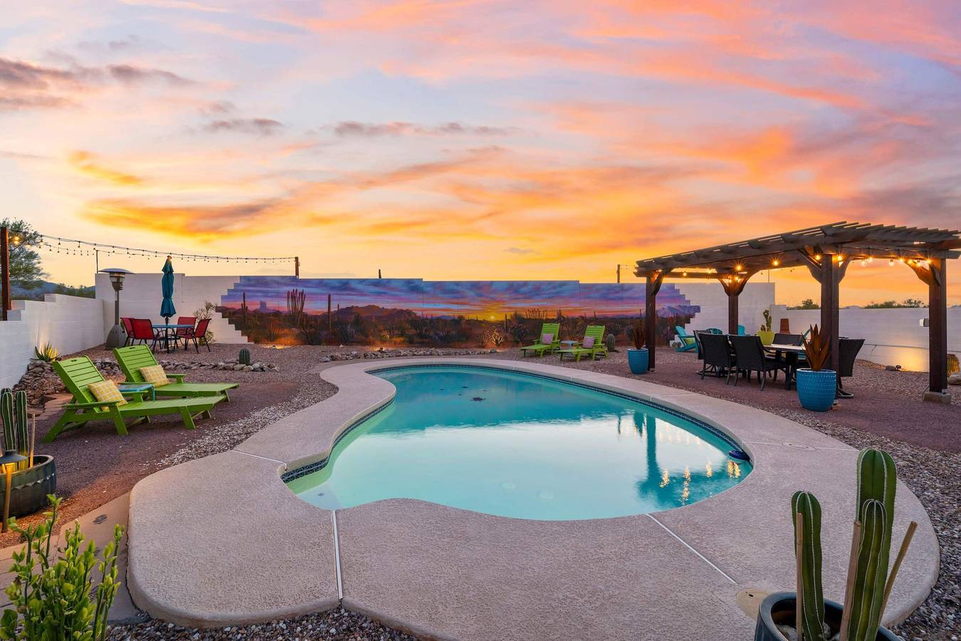 Panoramic Mountain Views  Heated Pool  2 Kitchens in Saguaro National Park